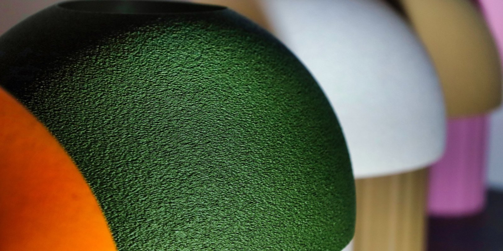 Détail de la texture des lampes Monokrome — collection de finitions